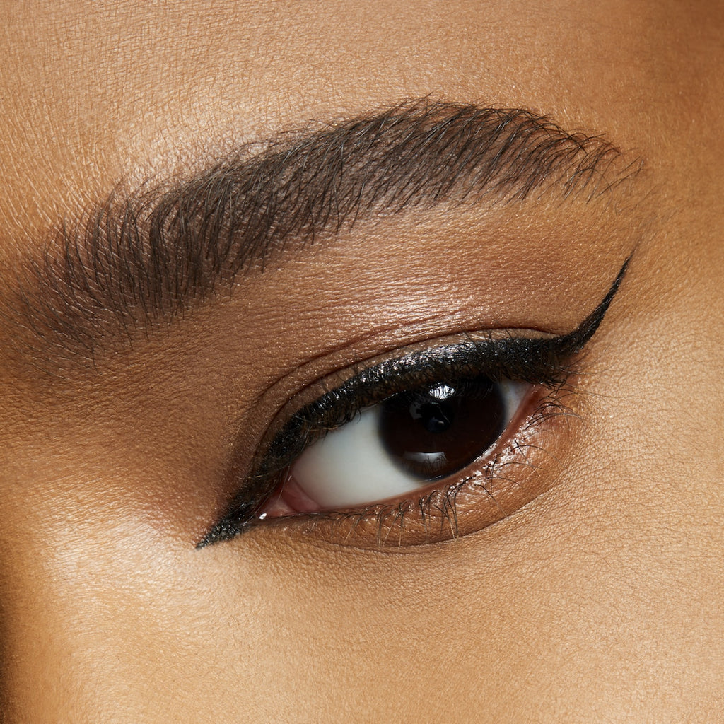 MAC - BRUSSTROKE 24 HR LINEAR KAJAL- BRUSHBLACK - 0.67 g